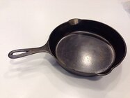 512px-Griswold_cast_iron_skillet.jpg