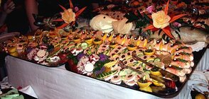 512px-Christmas_buffet.jpg 512px-Christmas_buffet.jpg