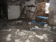 800px-FtMacomb15FebSiltRustyShelvesRoom.jpg